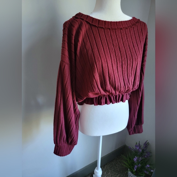 NWT Burgundy sweater cropped with ruffle trim- size large - Picture 2 of 6